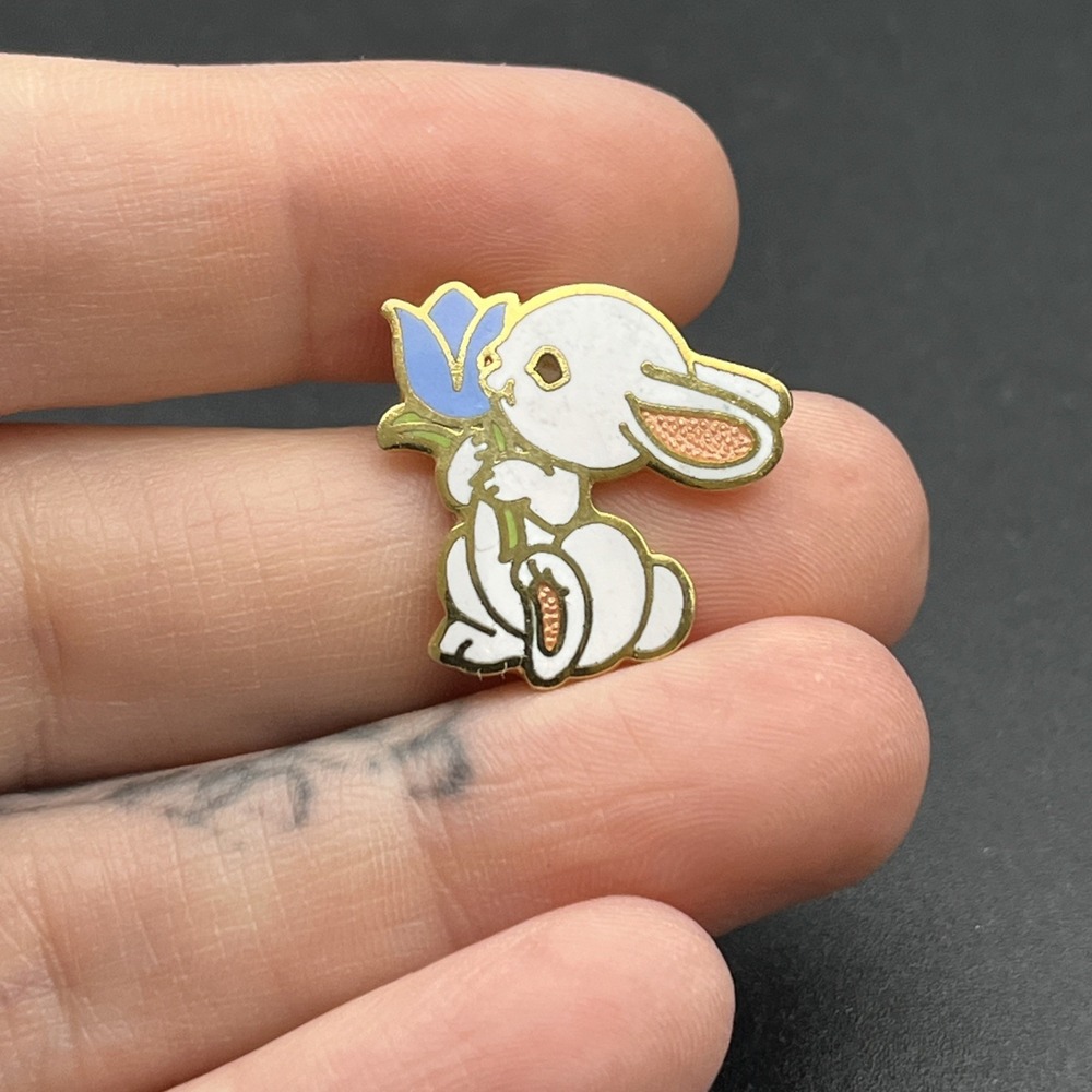 Hallmark Cute White Bunny Rabbit Holding‎ A Flower Lapel Hat Pin